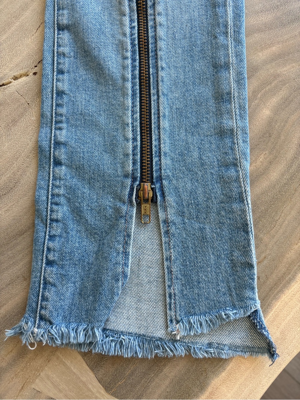 MOTHER “High Waisted Rascal Zip Step Fray” Size 24 - Picture 6 of 10